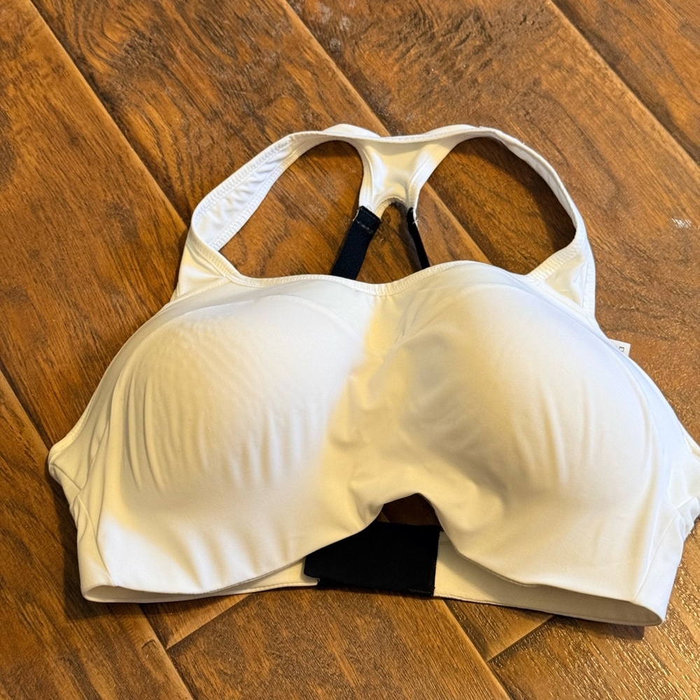 NIKE  women’s sports Bra with pad Size  Large